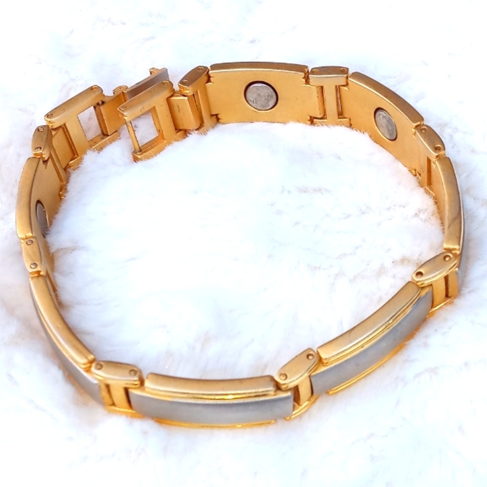 Vintage Heavy Gold and Silver Colored Bracelet. Very Pretty. Estate Jewelry